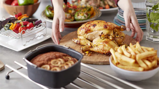 mnoštvo jela pripremljeno u aparatu Airfryer