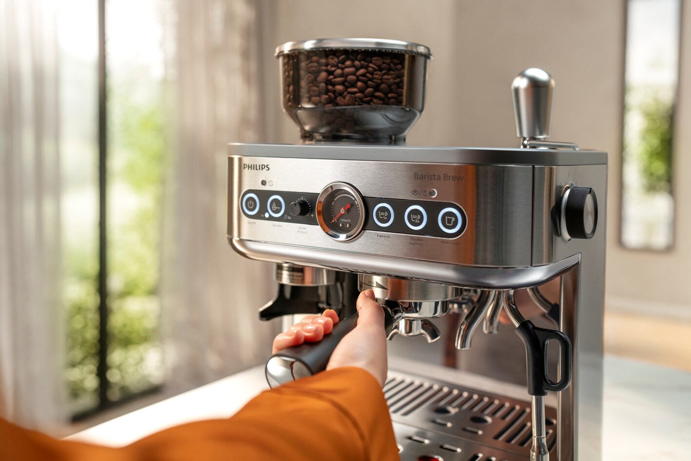 Kuvanje kafe pomoću aparata Philips Barista Brew